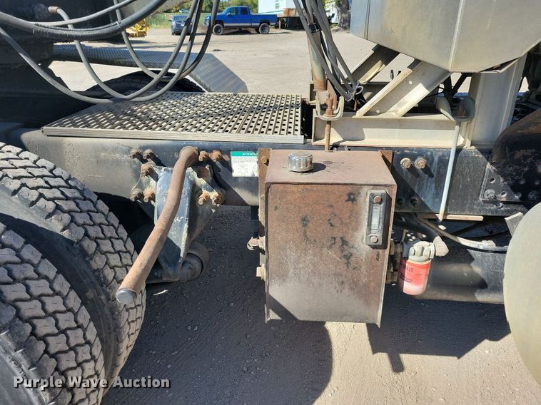 image for item LO9826 1999 Freightliner FL112  semi truck