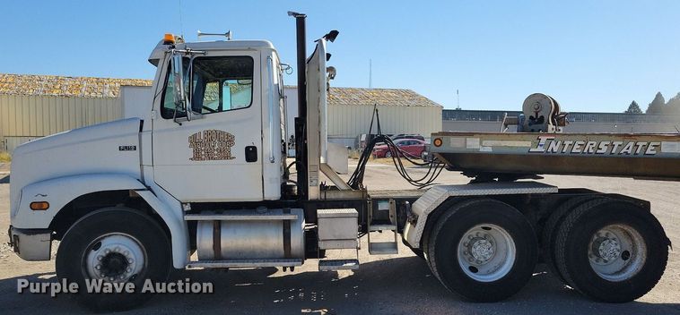 image for item LO9826 1999 Freightliner FL112  semi truck