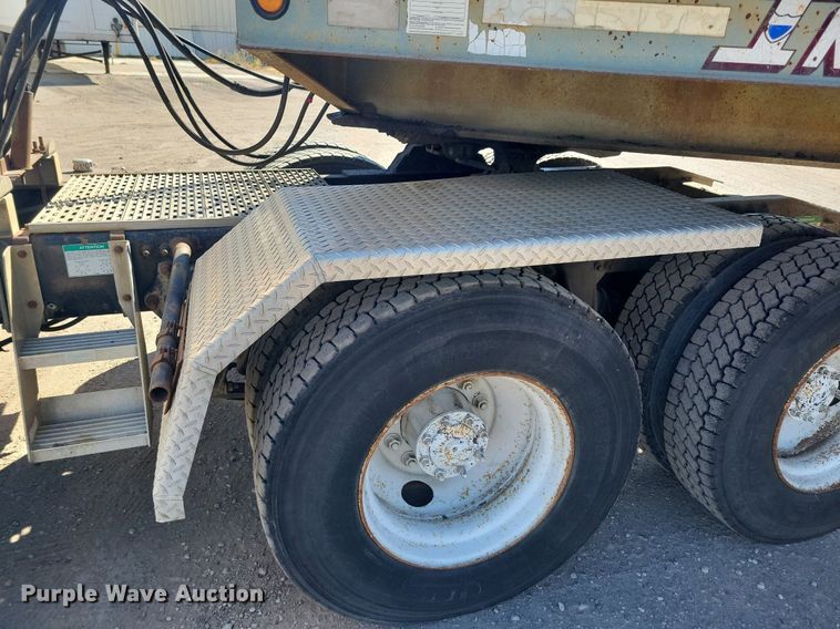 image for item LO9826 1999 Freightliner FL112  semi truck