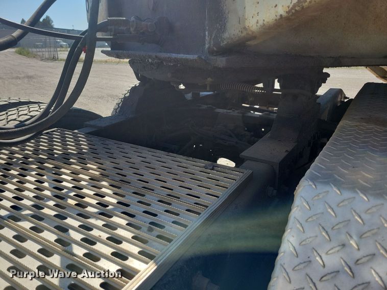 image for item LO9826 1999 Freightliner FL112  semi truck