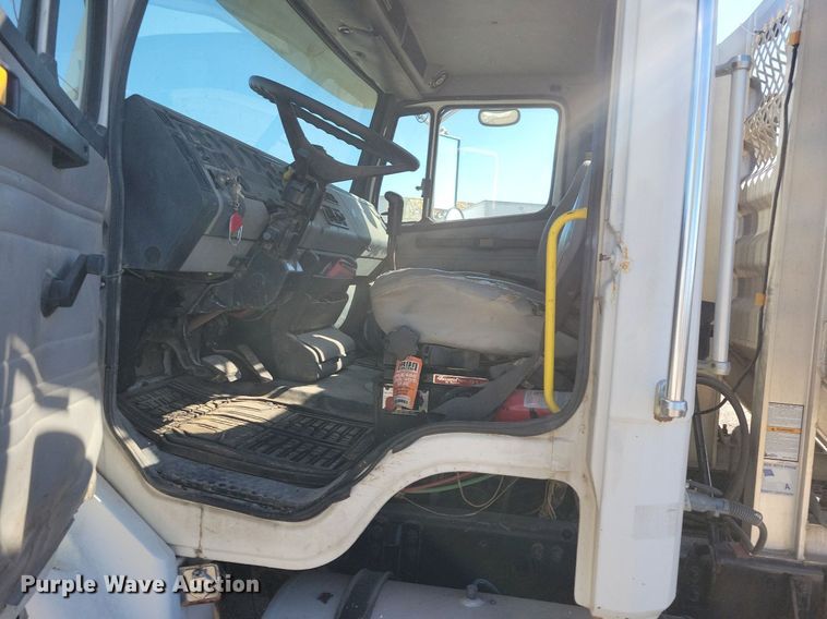 image for item LO9826 1999 Freightliner FL112  semi truck