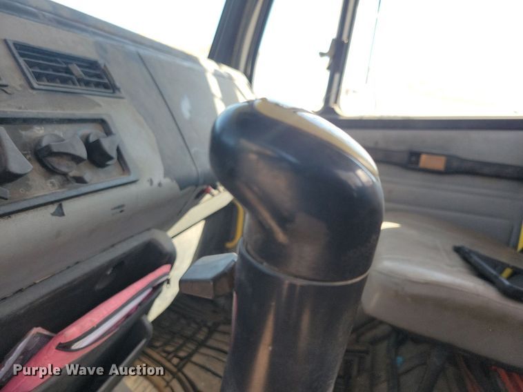 image for item LO9826 1999 Freightliner FL112  semi truck