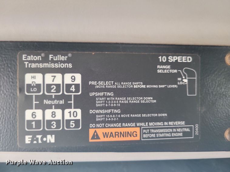 image for item LO9826 1999 Freightliner FL112  semi truck