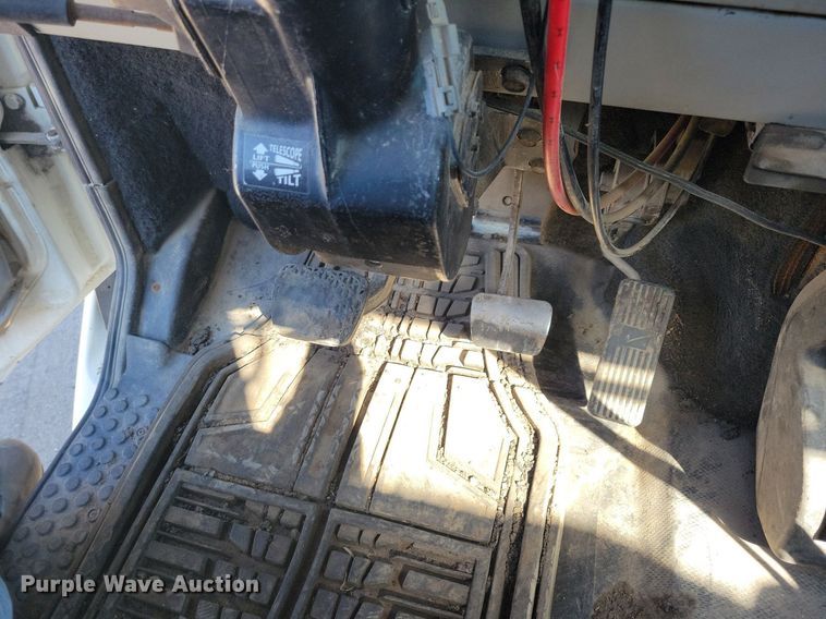 image for item LO9826 1999 Freightliner FL112  semi truck