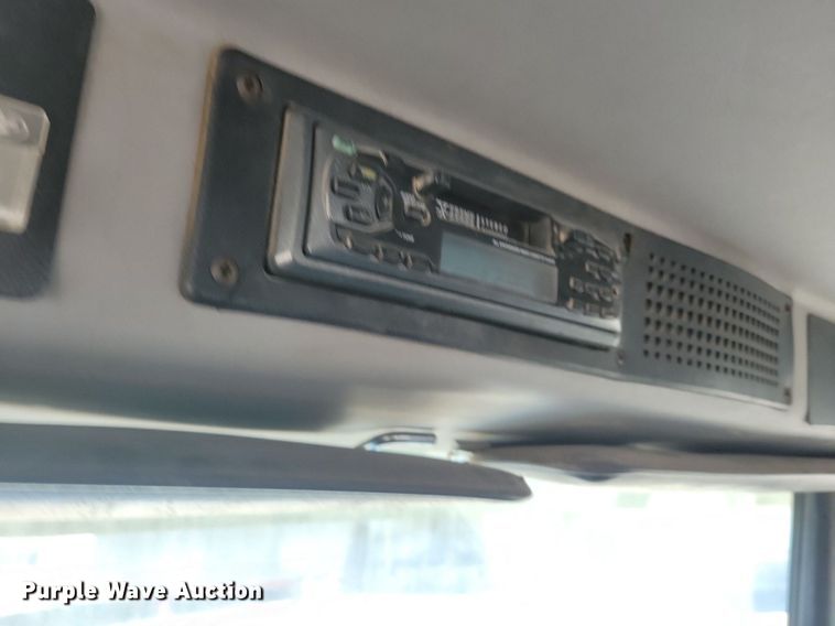 image for item LO9826 1999 Freightliner FL112  semi truck