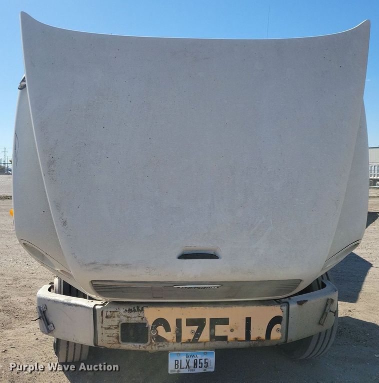 image for item LO9826 1999 Freightliner FL112  semi truck