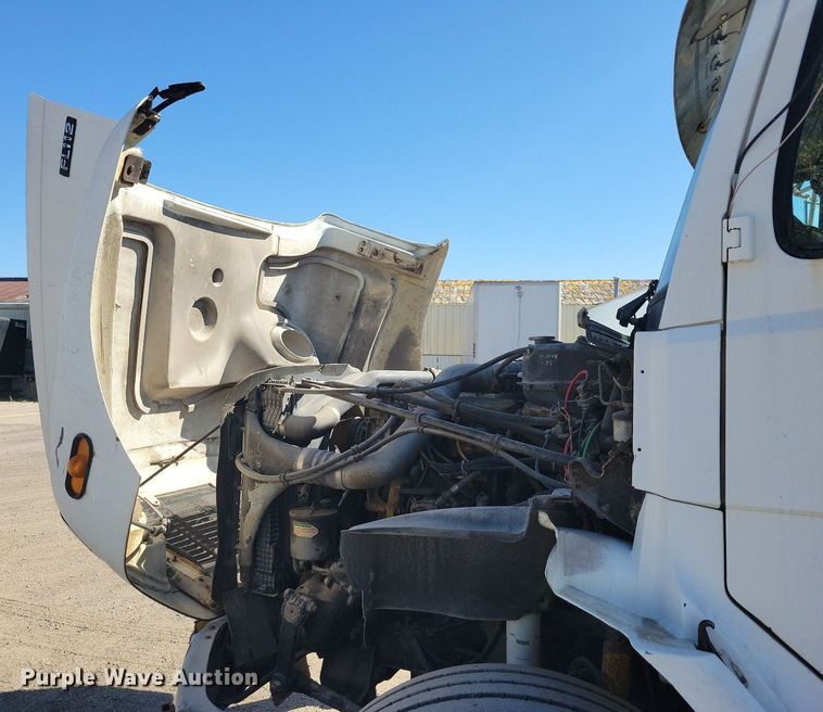 image for item LO9826 1999 Freightliner FL112  semi truck