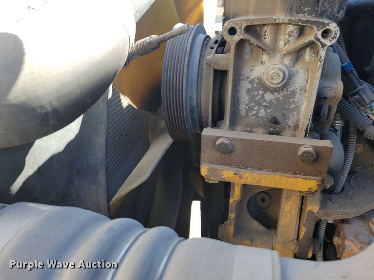 image for item LO9826 1999 Freightliner FL112  semi truck