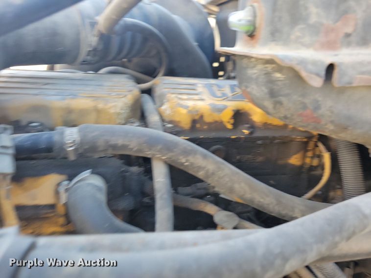 image for item LO9826 1999 Freightliner FL112  semi truck