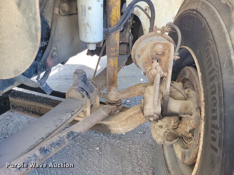 image for item LO9826 1999 Freightliner FL112  semi truck