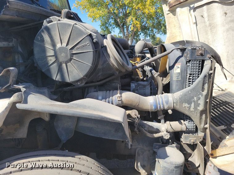 image for item LO9826 1999 Freightliner FL112  semi truck