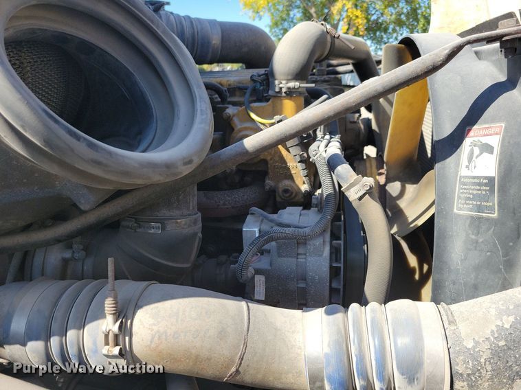 image for item LO9826 1999 Freightliner FL112  semi truck