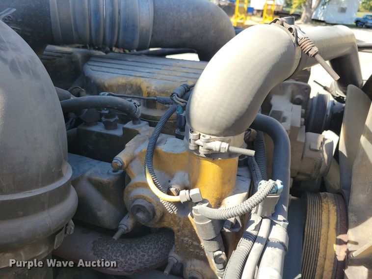 image for item LO9826 1999 Freightliner FL112  semi truck