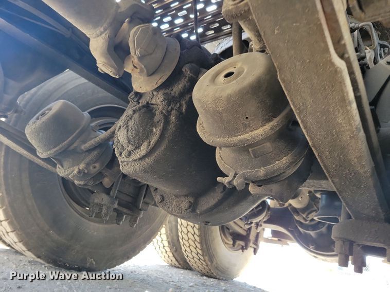 image for item LO9826 1999 Freightliner FL112  semi truck