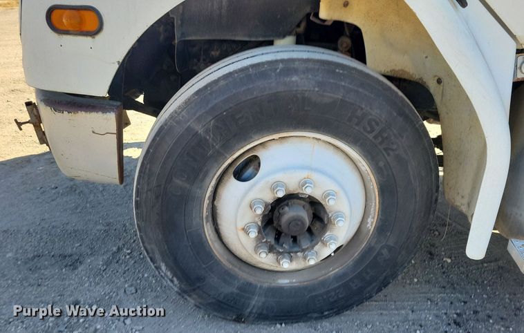 image for item LO9826 1999 Freightliner FL112  semi truck