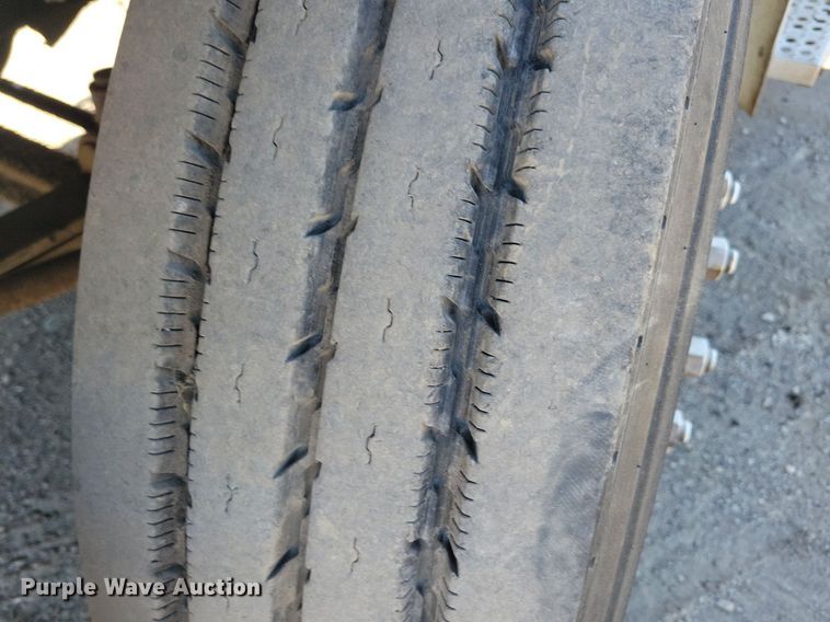 image for item LO9826 1999 Freightliner FL112  semi truck