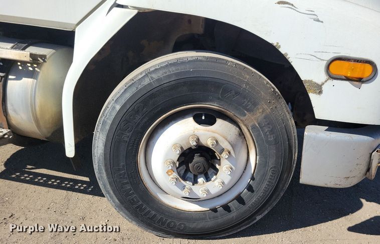 image for item LO9826 1999 Freightliner FL112  semi truck