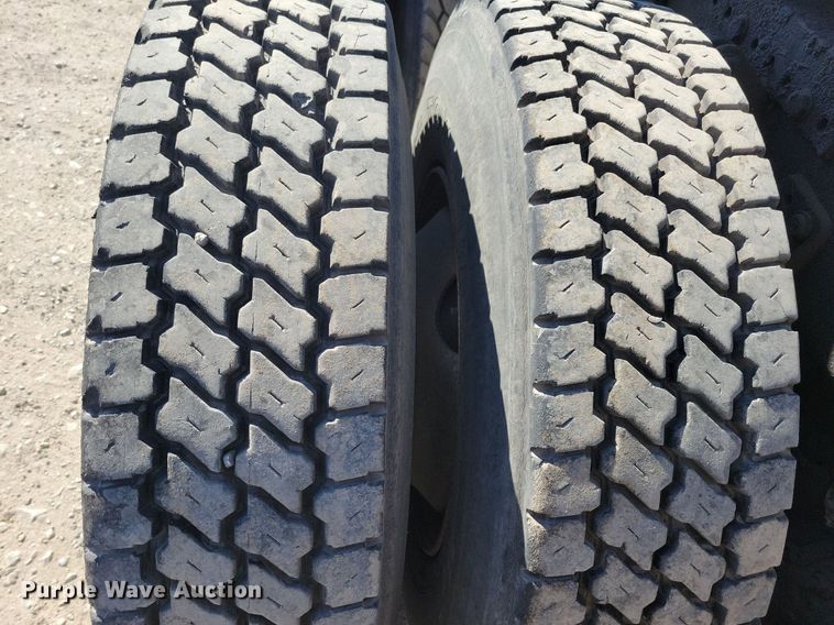 image for item LO9826 1999 Freightliner FL112  semi truck