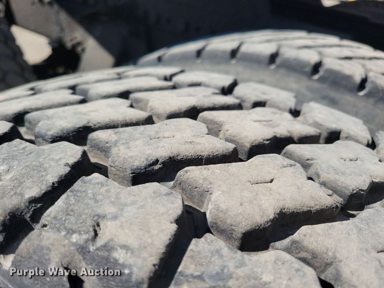 image for item LO9826 1999 Freightliner FL112  semi truck