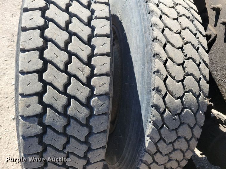 image for item LO9826 1999 Freightliner FL112  semi truck