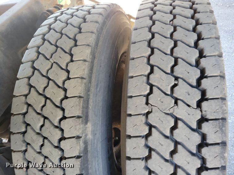 image for item LO9826 1999 Freightliner FL112  semi truck