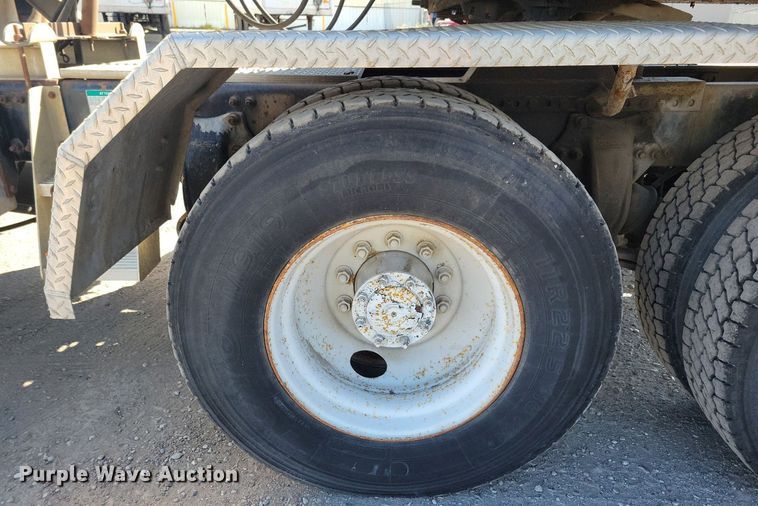 image for item LO9826 1999 Freightliner FL112  semi truck