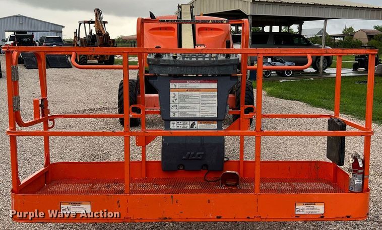 image for item LU9795 2013 JLG 400S  boom lift