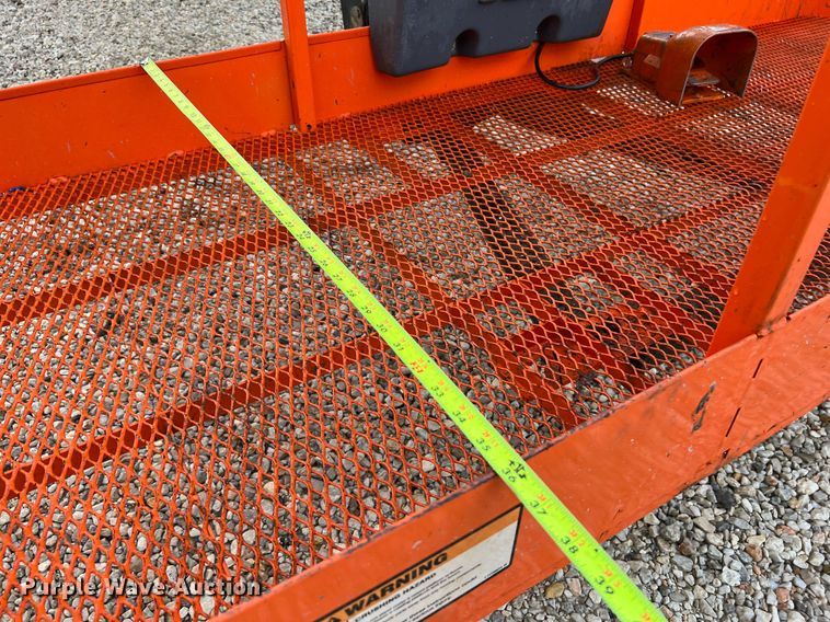 image for item LU9795 2013 JLG 400S  boom lift