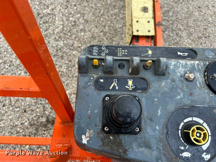 image for item LU9795 2013 JLG 400S  boom lift