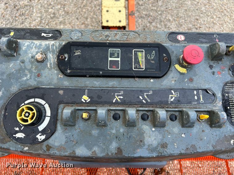 image for item LU9795 2013 JLG 400S  boom lift