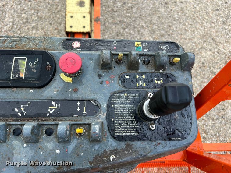 image for item LU9795 2013 JLG 400S  boom lift