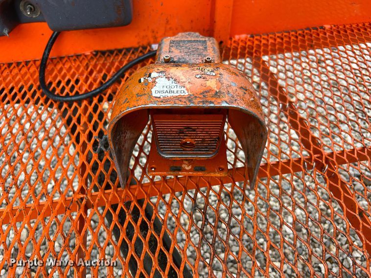image for item LU9795 2013 JLG 400S  boom lift