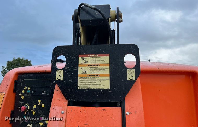 image for item LU9795 2013 JLG 400S  boom lift