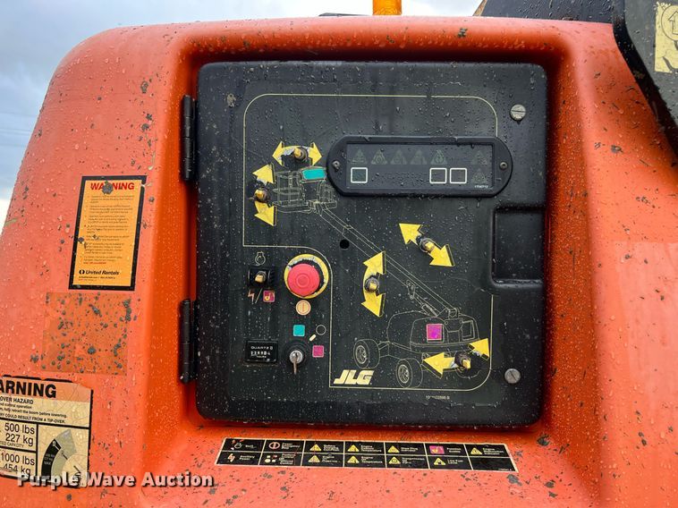 image for item LU9795 2013 JLG 400S  boom lift