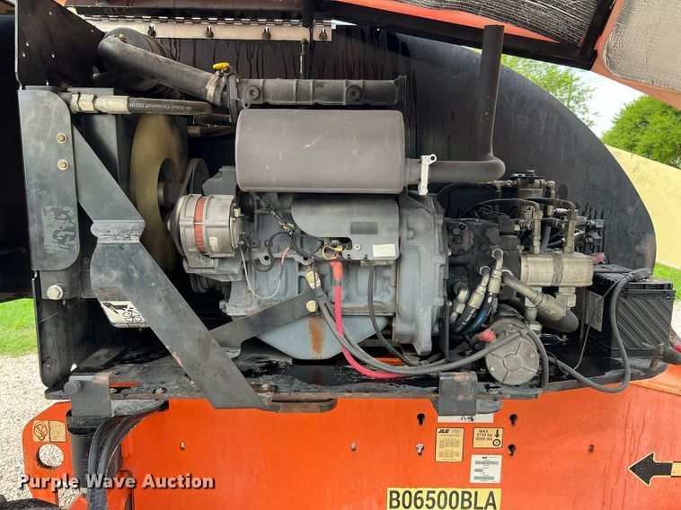 image for item LU9795 2013 JLG 400S  boom lift