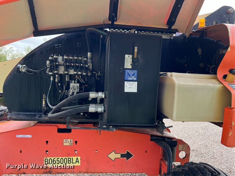 image for item LU9795 2013 JLG 400S  boom lift