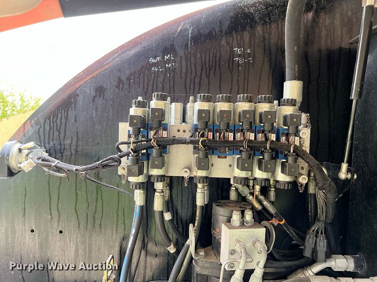 image for item LU9795 2013 JLG 400S  boom lift