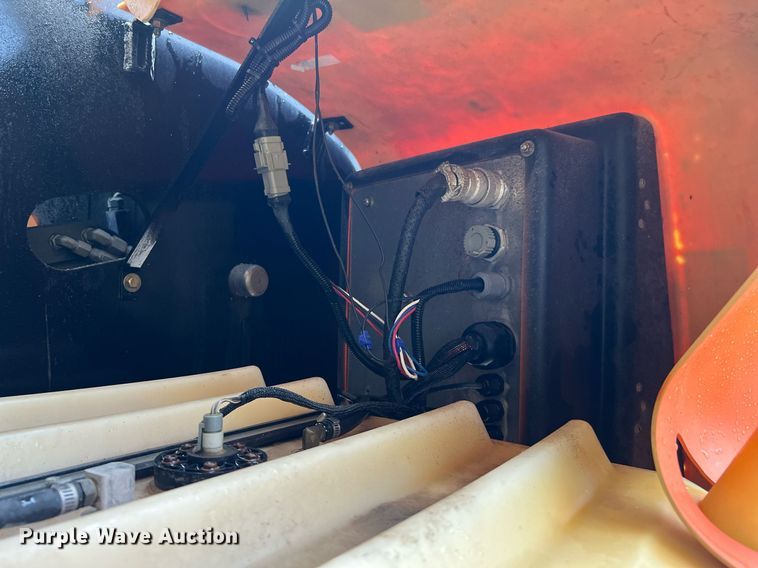 image for item LU9795 2013 JLG 400S  boom lift