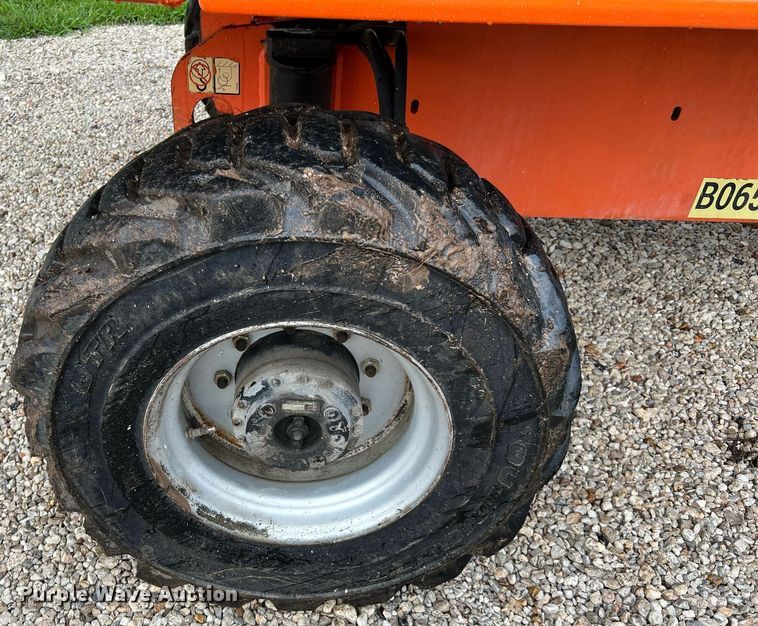 image for item LU9795 2013 JLG 400S  boom lift