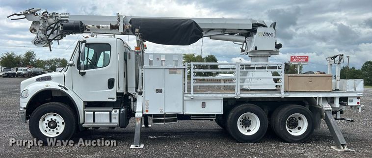 image for item LV9094 2012 Freightliner M2 Business Class  digger derrick truck