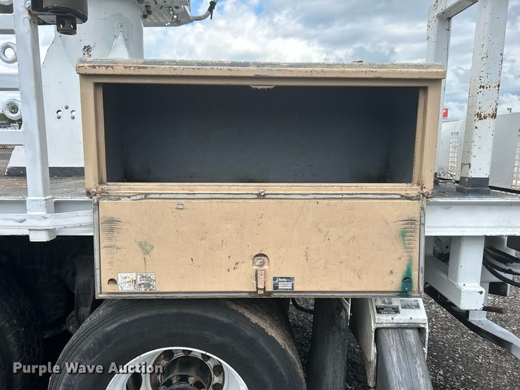 image for item LV9094 2012 Freightliner M2 Business Class  digger derrick truck