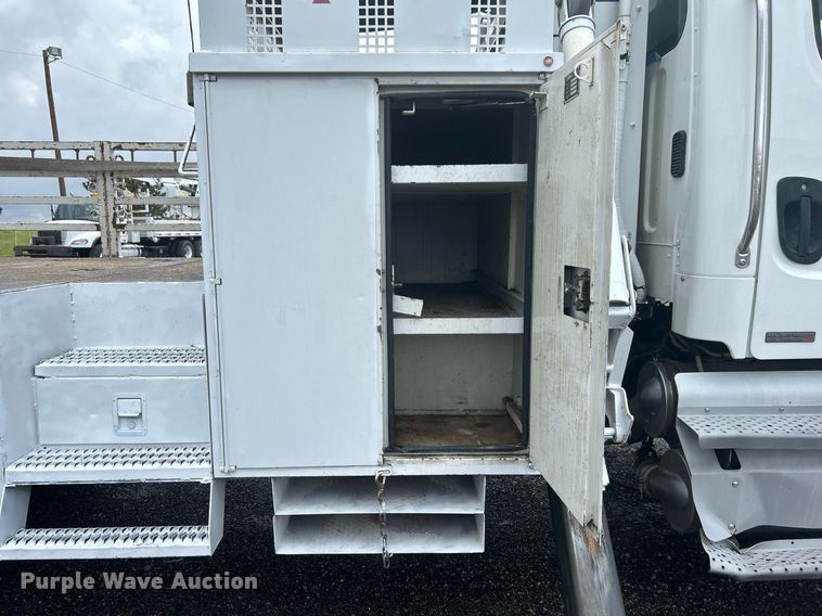 image for item LV9094 2012 Freightliner M2 Business Class  digger derrick truck