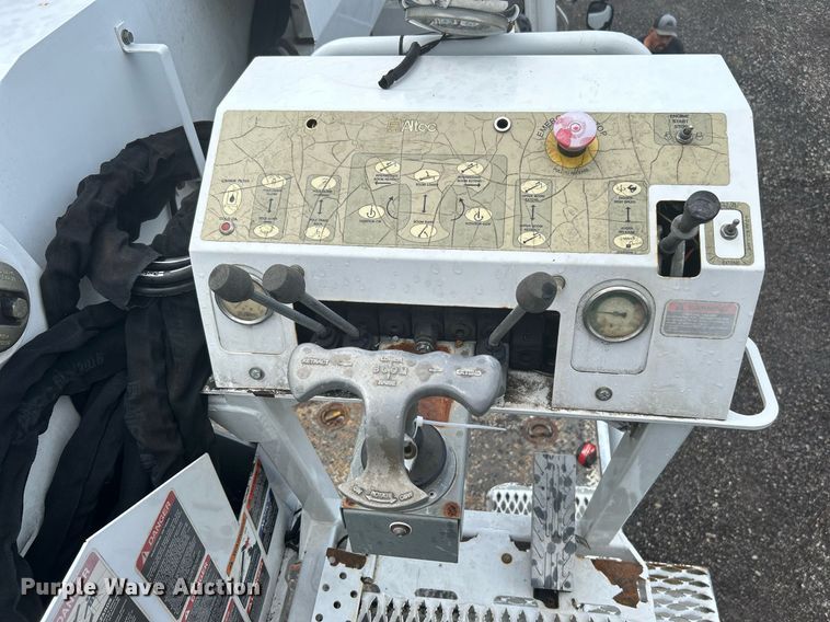 image for item LV9094 2012 Freightliner M2 Business Class  digger derrick truck