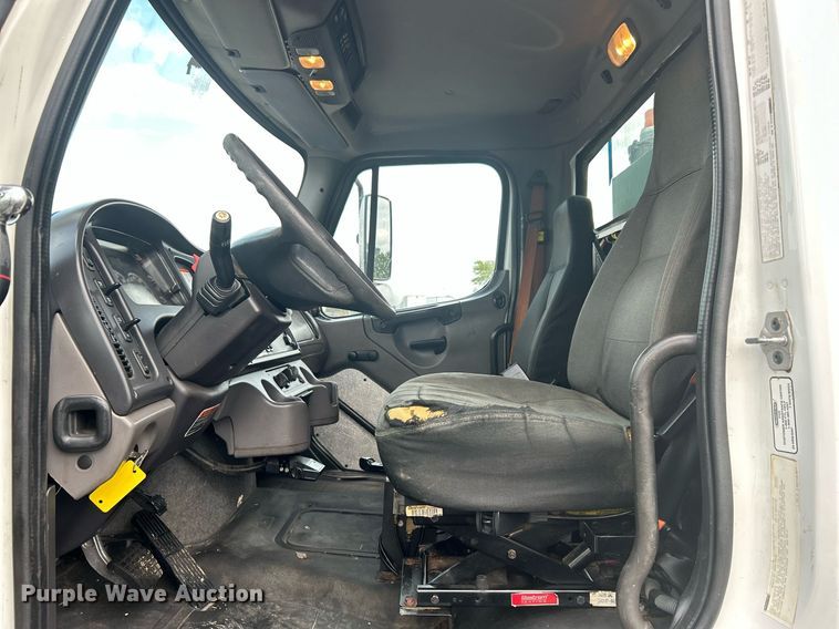 image for item LV9094 2012 Freightliner M2 Business Class  digger derrick truck