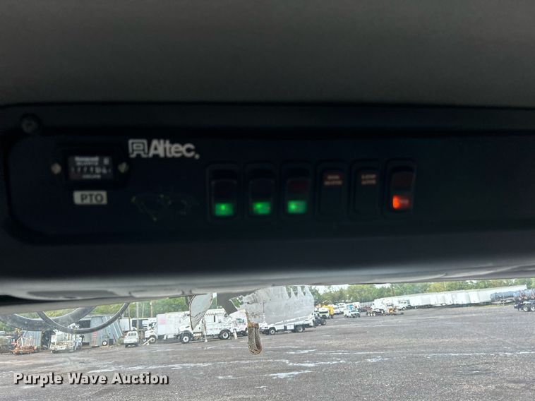 image for item LV9094 2012 Freightliner M2 Business Class  digger derrick truck