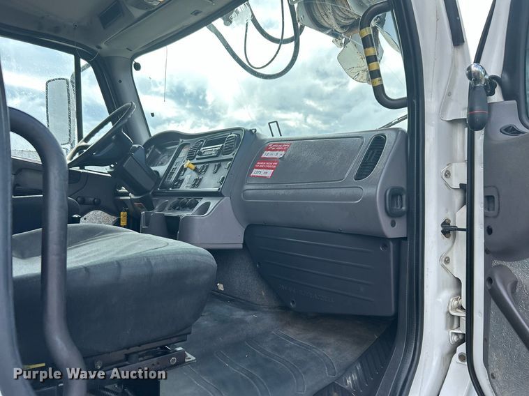 image for item LV9094 2012 Freightliner M2 Business Class  digger derrick truck