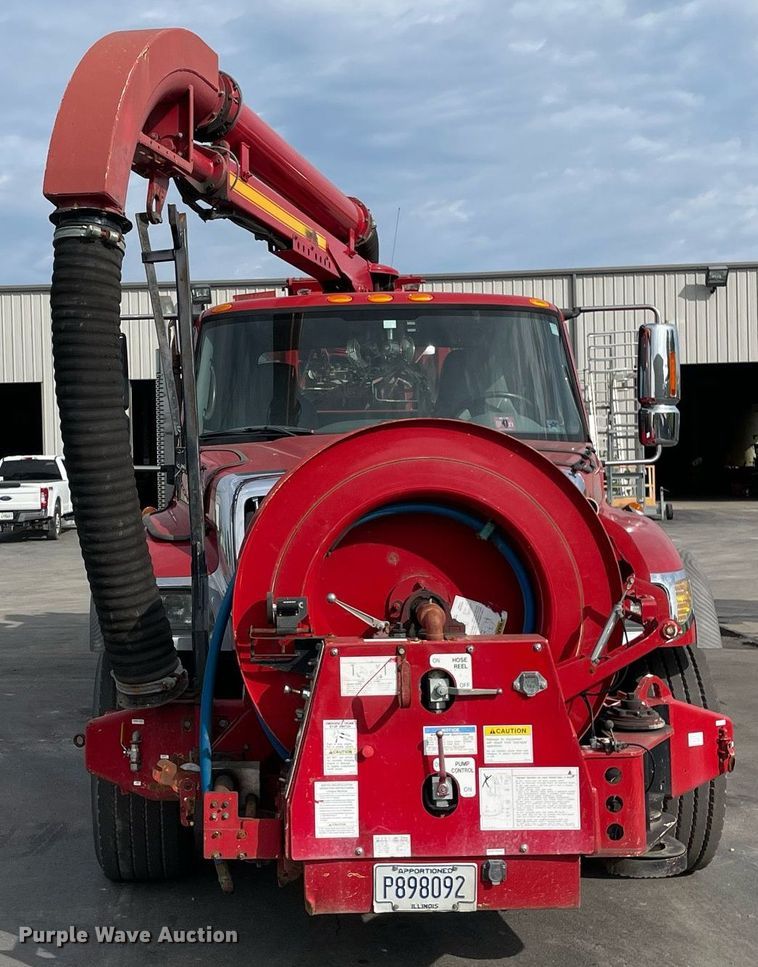 image for item LV9940 2005 International 7400  sewer jetter truck