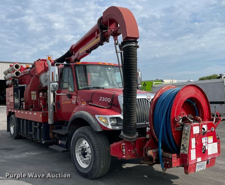 image for item LV9940 2005 International 7400  sewer jetter truck