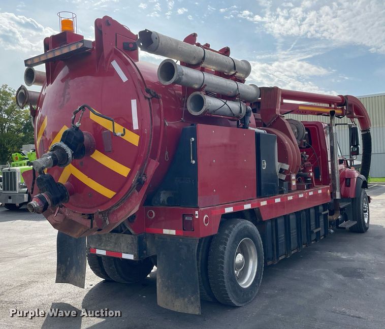 image for item LV9940 2005 International 7400  sewer jetter truck