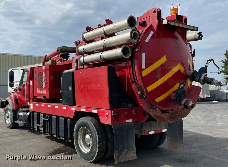 image for item LV9940 2005 International 7400  sewer jetter truck